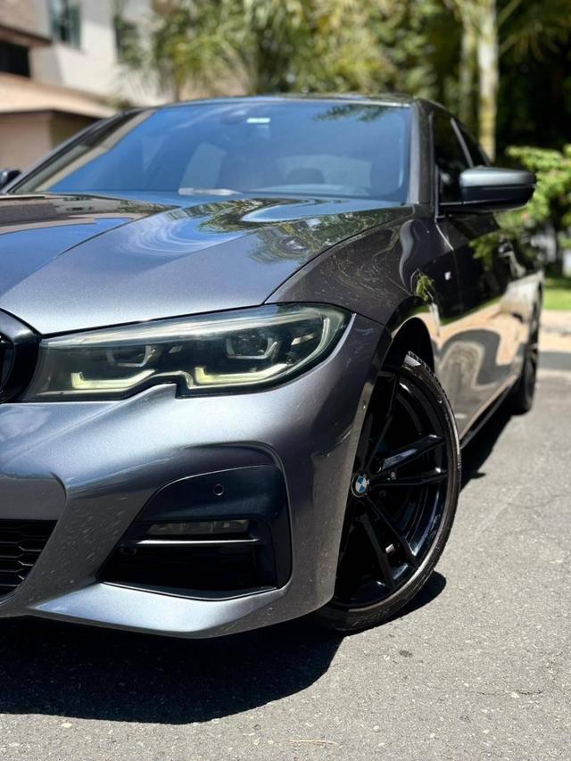 BMW 320i