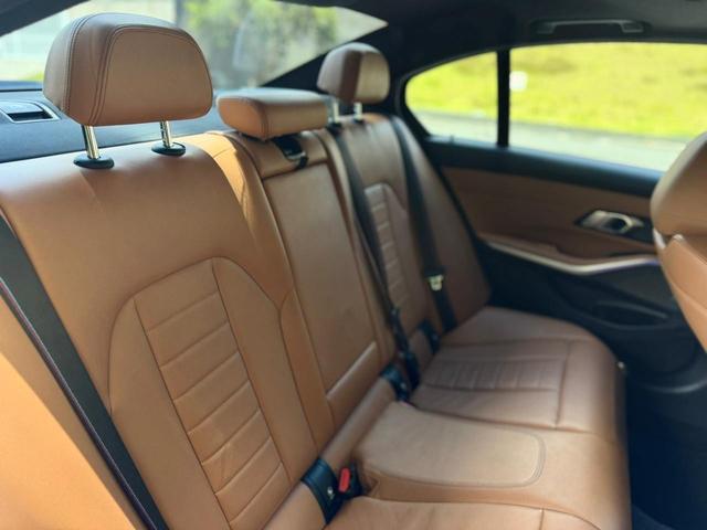 BMW 320i