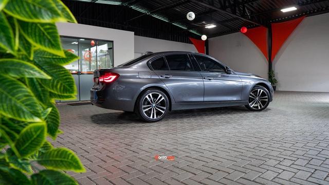 BMW 320i