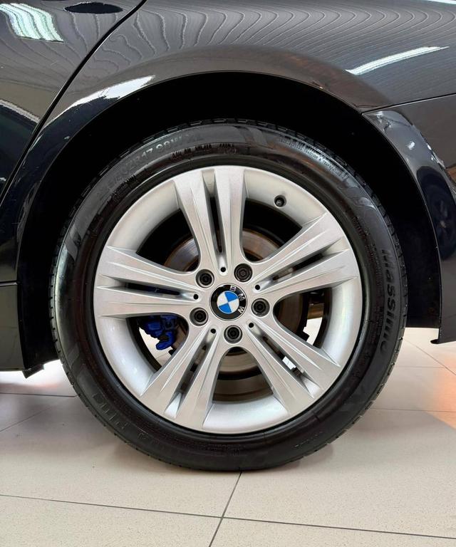 BMW 320i