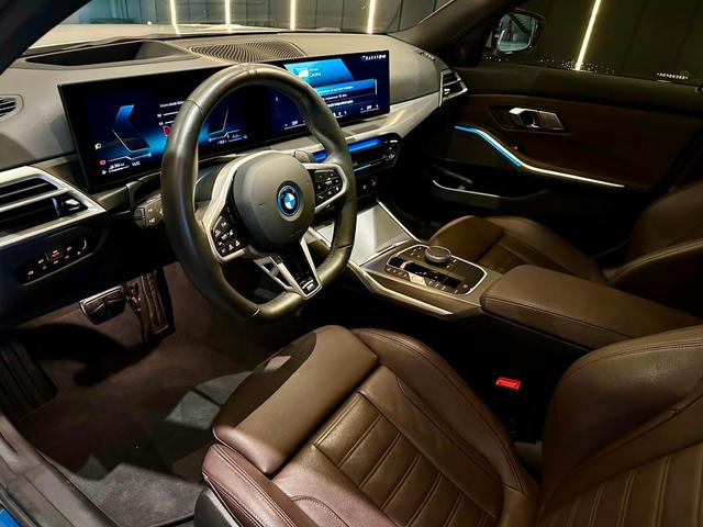 BMW 330e