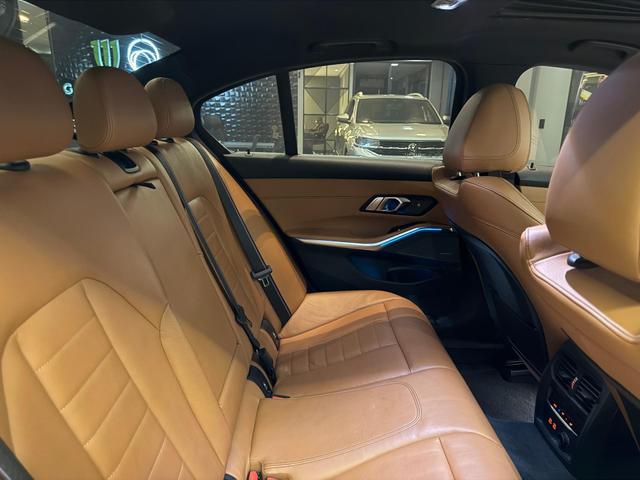 BMW 330i