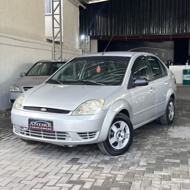 Ford Fiesta Sedan
