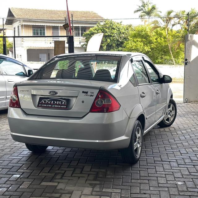 Ford Fiesta Sedan