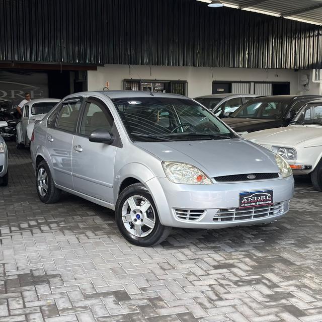 Ford Fiesta Sedan