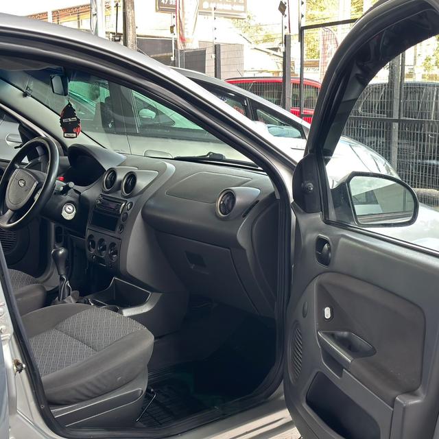 Ford Fiesta Sedan