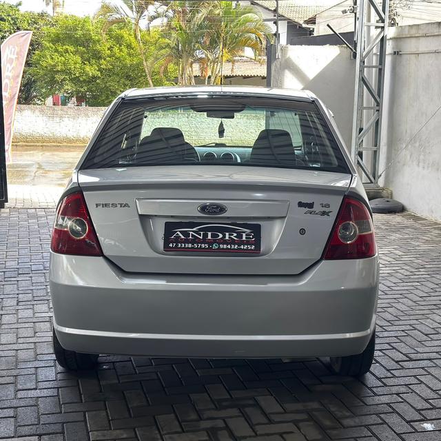 Ford Fiesta Sedan