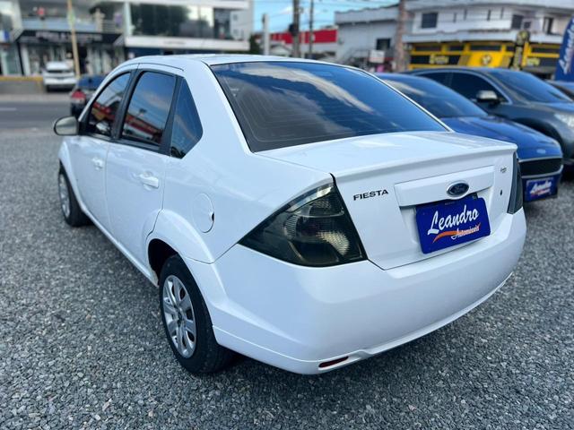 Ford Fiesta Sedan