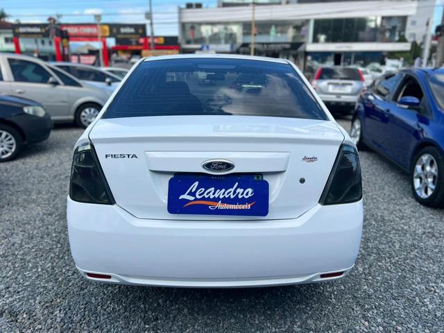 Ford Fiesta Sedan