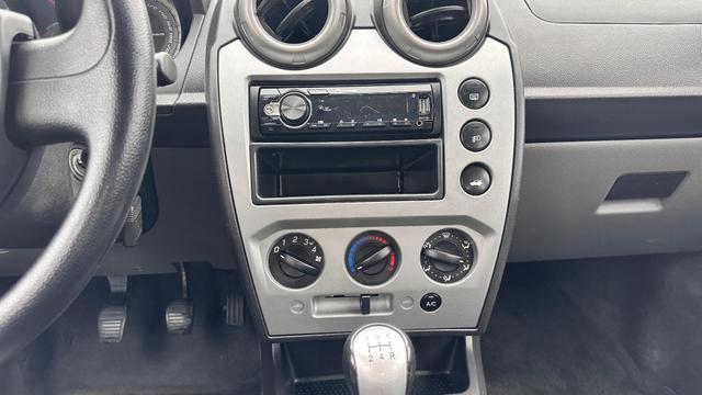 Ford Fiesta Sedan