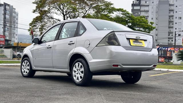 Ford Fiesta Sedan