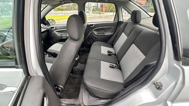 Ford Fiesta Sedan