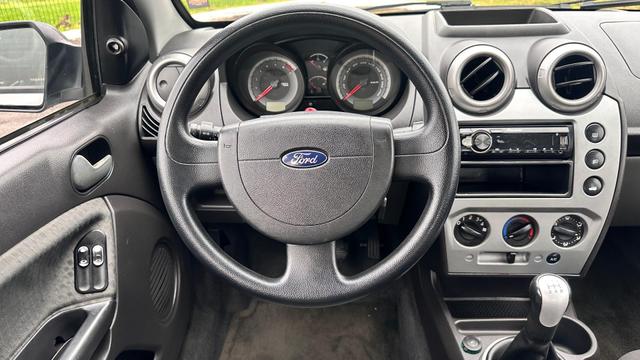 Ford Fiesta Sedan