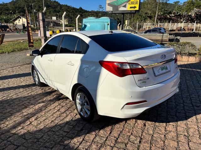 Hyundai Hb20s