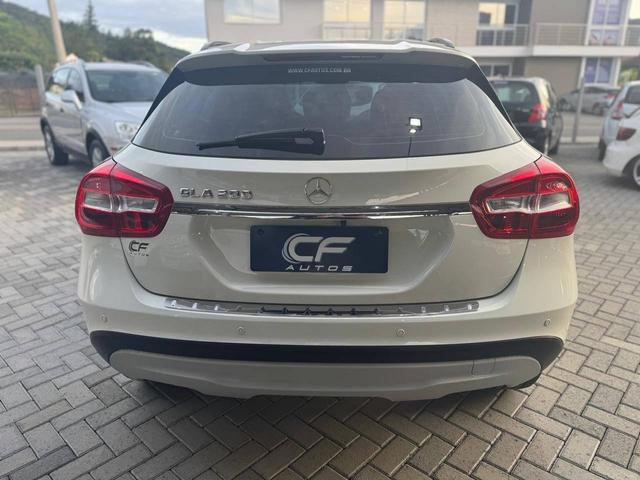 Mercedes-Benz GLA 200