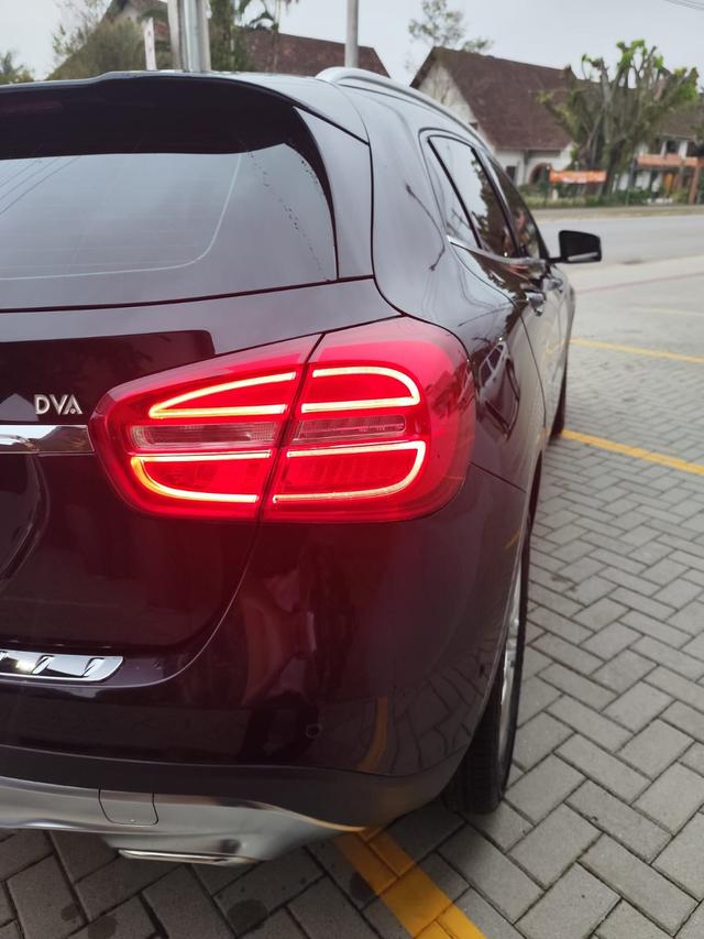 Mercedes-Benz GLA 200