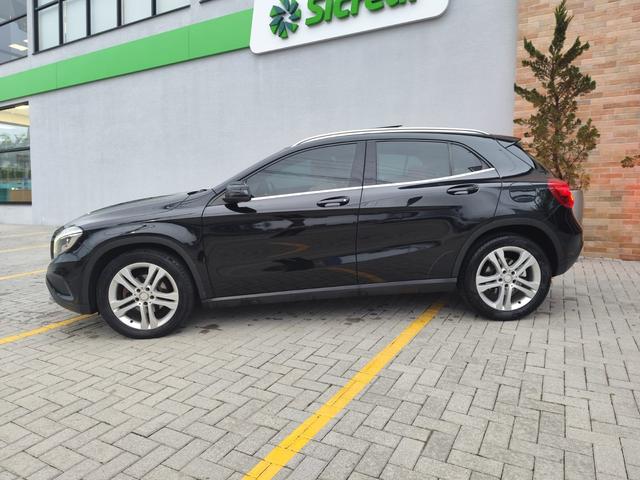 Mercedes-Benz GLA 200