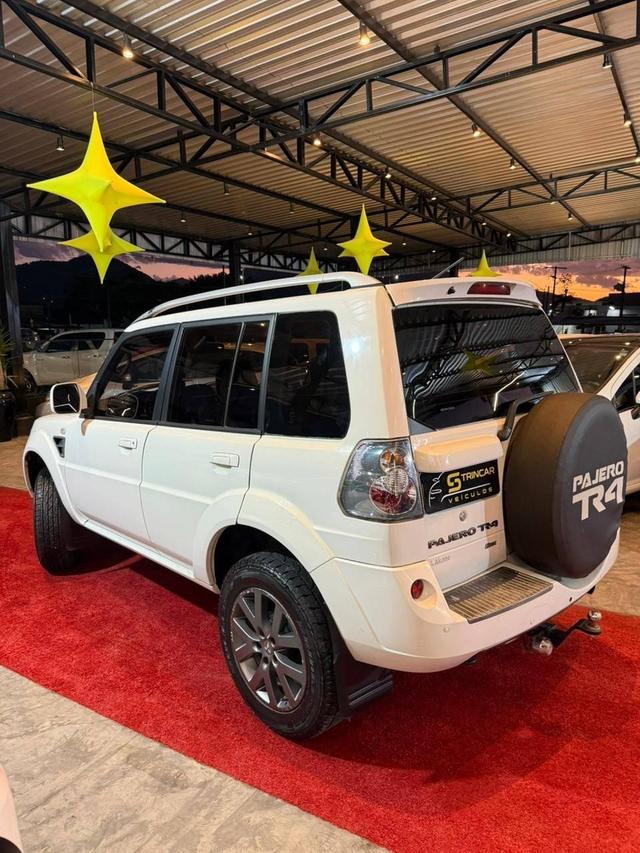 Mitsubishi Pajero TR4