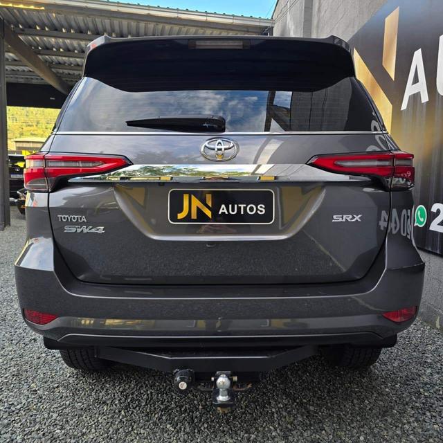 Toyota Hilux SW4