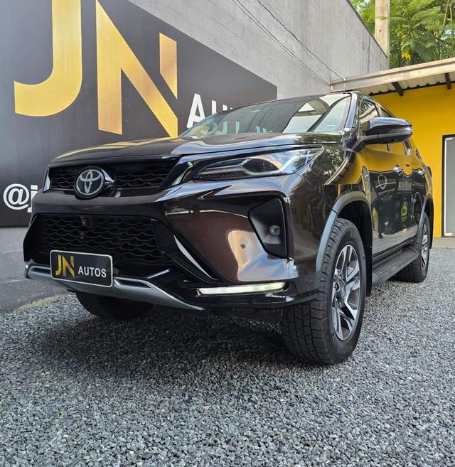 Toyota Hilux SW4
