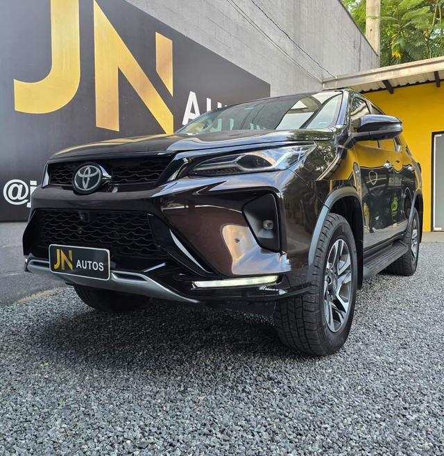 Toyota Hilux SW4