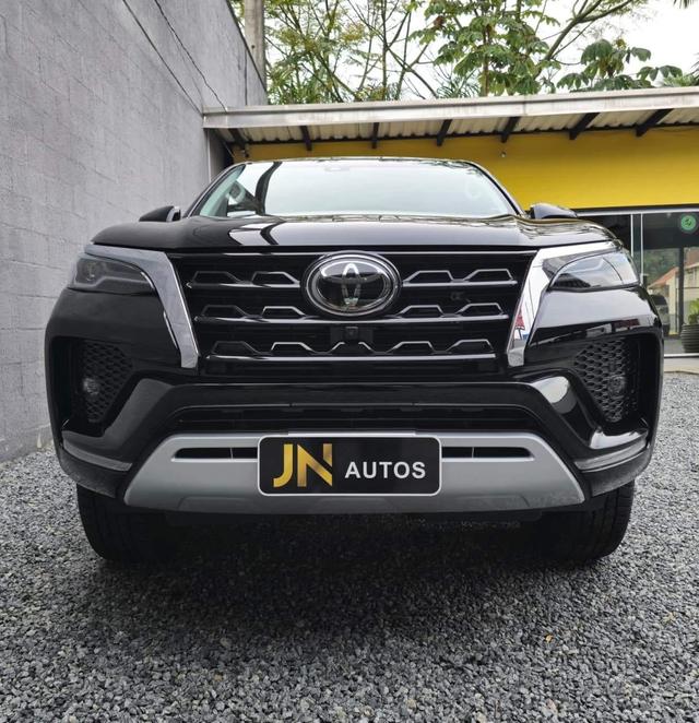 Toyota Hilux SW4