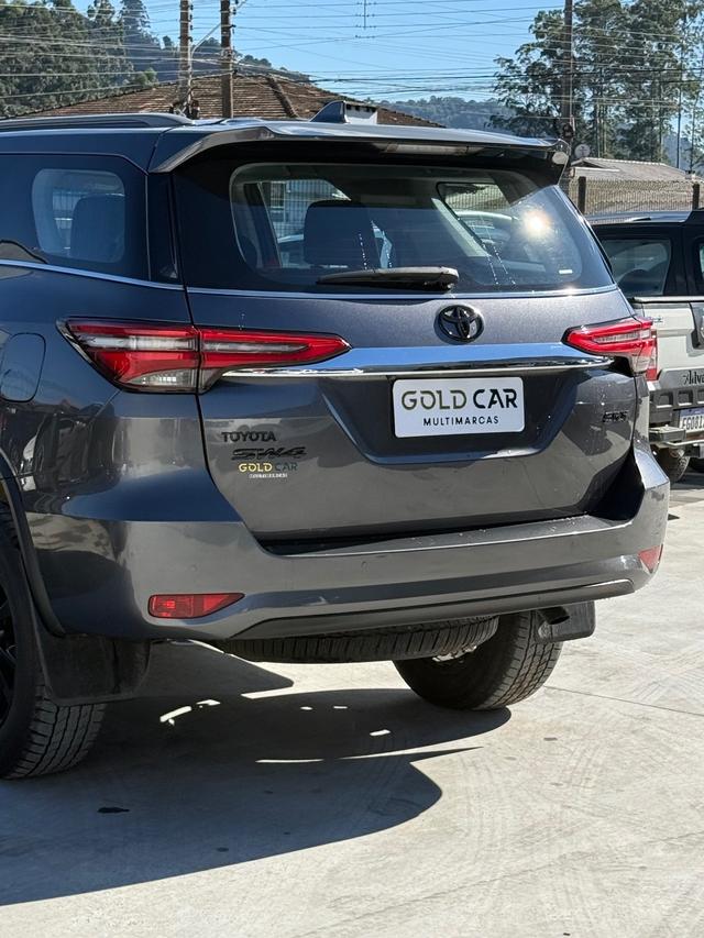 Toyota Hilux SW4