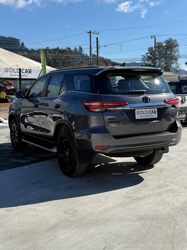 Toyota Hilux SW4